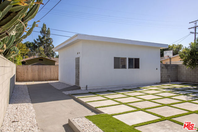 11344 Delano Street, North Hollywood CA: https://media.crmls.org/mediaz/daf81f44-ba78-4e4e-aaf1-3434bf2e850c.jpg