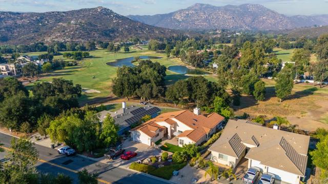 15425 Vista Vicente Dr, San Diego CA: https://media.crmls.org/mediaz/daf85b7d-d7e2-44f1-9bb0-bde3ca4c5f3a.jpg