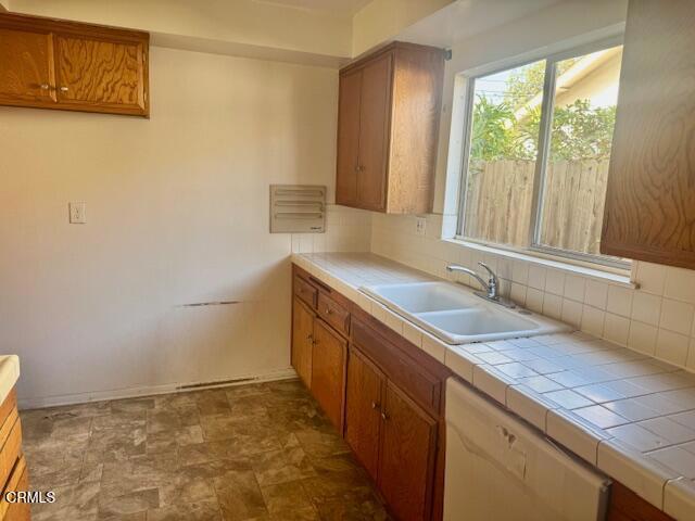 Detail Gallery Image 7 of 20 For 451 Redwood St, Oxnard,  CA 93033 - 3 Beds | 2 Baths