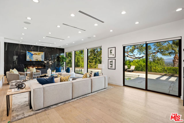 19536 Wells Drive, Tarzana CA: https://media.crmls.org/mediaz/daf8edf3-2013-417f-a22c-4bbfe7b8cfd5.jpg