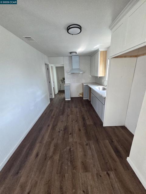 408 4th st, Rodeo CA: https://media.crmls.org/mediaz/daf913e4-6555-4fd9-b04f-5c5b0138f9b7.jpg