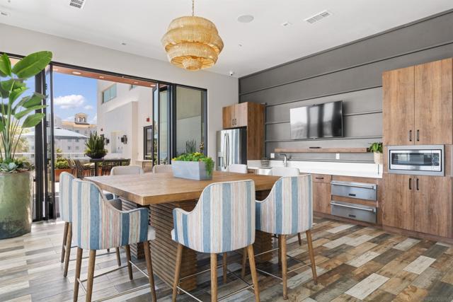 355 N Clevaland Street, Oceanside CA: https://media.crmls.org/mediaz/daf93c60-50a7-4140-be61-56b29d2c03fe.jpg