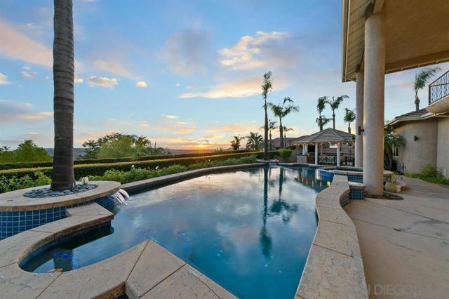 836 Camelot Pkwy, El Cajon CA: https://media.crmls.org/mediaz/daf95791-74dc-4544-ae6d-28e5847c7824.jpg