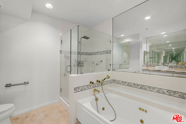 5224 Zelzah Avenue, Encino CA: https://media.crmls.org/mediaz/daf99c04-6219-44d3-834e-c87d5b166db9.jpg