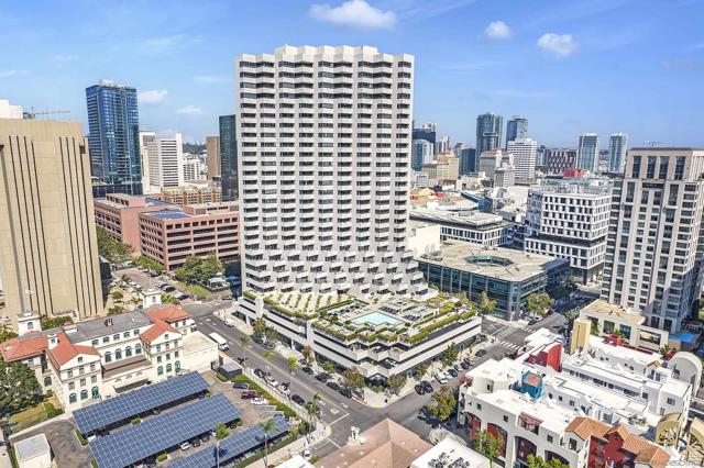 700 Front St, San Diego CA: https://media.crmls.org/mediaz/daf9d610-f3d5-4348-9955-610c43d3ed88.jpg