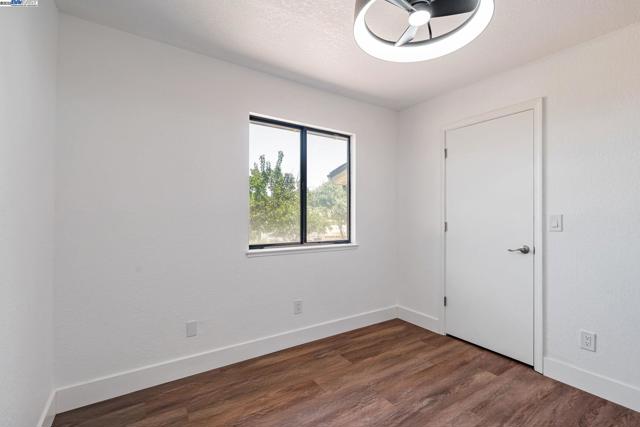 29950 E Highway 26, Linden CA: https://media.crmls.org/mediaz/dafa37c1-0fb8-444b-a10c-216d78f60fe5.jpg