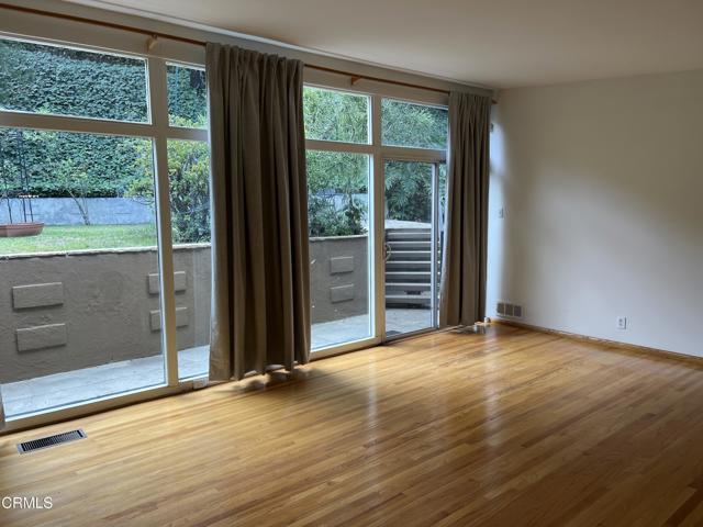 5414 Palm Drive, La Canada Flintridge CA: https://media.crmls.org/mediaz/dafb4d4d-d180-4b96-9f84-b0a111a4008f.jpg