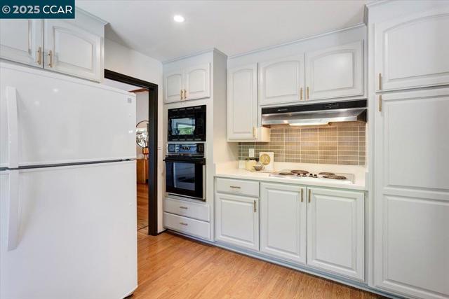 25 Whitehall Dr, Orinda CA: https://media.crmls.org/mediaz/dafb6cd2-8255-443d-b055-8f4ac603bcea.jpg