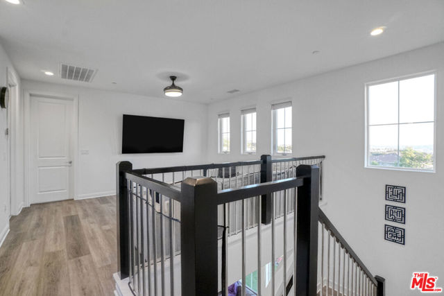 20818 W Bur Oak Circle, Porter Ranch CA: https://media.crmls.org/mediaz/dafbf143-407c-46f2-8bcc-59599c2f272c.jpg