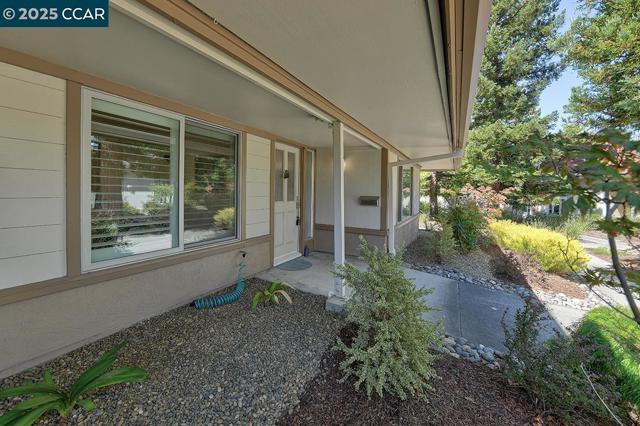 3128 Tice Creek Dr, Walnut Creek CA: https://media.crmls.org/mediaz/dafc1213-eee0-45a8-b588-70296e9c4a12.jpg