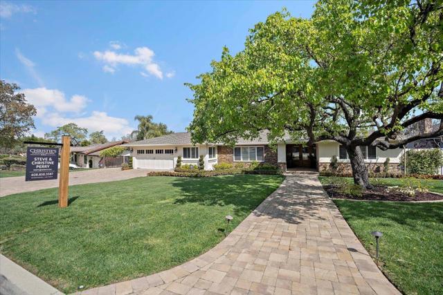 6692 Leyland Park Drive, San Jose CA: https://media.crmls.org/mediaz/dafcf7dd-49bf-46e4-9f4e-4e885ca3c491.jpg