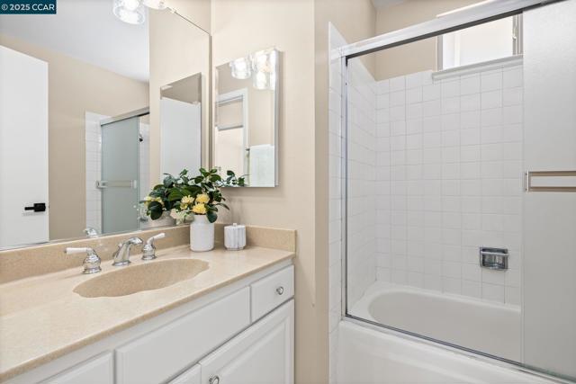 1618 Candelero Dr, Walnut Creek CA: https://media.crmls.org/mediaz/dafd0dc1-55fd-4987-9794-c5f70e7e3f84.jpg