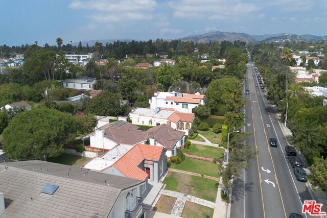928 26th Street, Santa Monica CA: https://media.crmls.org/mediaz/dafd1819-3e61-41e1-8037-ef237f994a1e.jpg