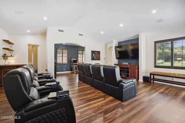 684 Noble Road, Simi Valley CA: https://media.crmls.org/mediaz/dafd4558-d3ff-4fba-852e-fbe1294f142b.jpg