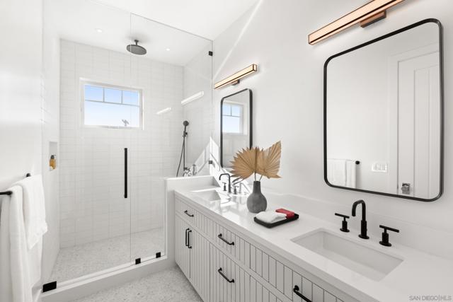 7216 FAY AVE, La Jolla CA: https://media.crmls.org/mediaz/dafe6747-64e4-49c0-8f2b-e564580729af.jpg