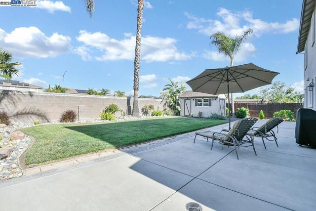 632 Dickinson Ct, Discovery Bay CA: https://media.crmls.org/mediaz/daff083e-11ca-4406-9a9d-0d4a027f806d.jpg