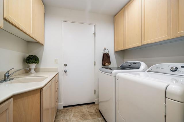 416 Desert Holly Drive, Palm Desert CA: https://media.crmls.org/mediaz/daff3f01-f2d4-4e13-b99c-584687cca0c9.jpg