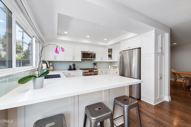 Detail Gallery Image 19 of 34 For 1525 Lyndhurst Ave, Camarillo,  CA 93010 - 4 Beds | 2/1 Baths