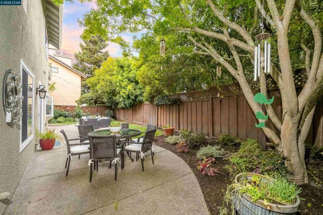 405 Triomphe Ct, Danville CA: https://media.crmls.org/mediaz/daff5b0f-f607-4ce5-8f67-9ccbb31ddef0.jpg