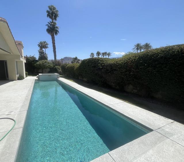 11 Mission Palms W Drive, Rancho Mirage CA: https://media.crmls.org/mediaz/daff836c-2e69-4005-9480-2a30c0087551.jpg