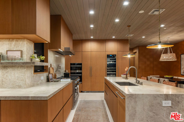 4016 The Strand, Manhattan Beach CA: https://media.crmls.org/mediaz/daff8939-e486-410a-8722-e52dadcbab00.jpg