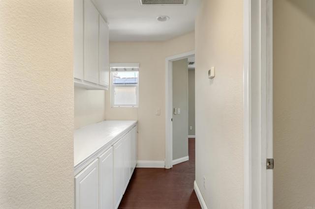 1049 Boulder, Oceanside CA: https://media.crmls.org/mediaz/daffd420-5609-4547-b650-253edb6b2512.jpg