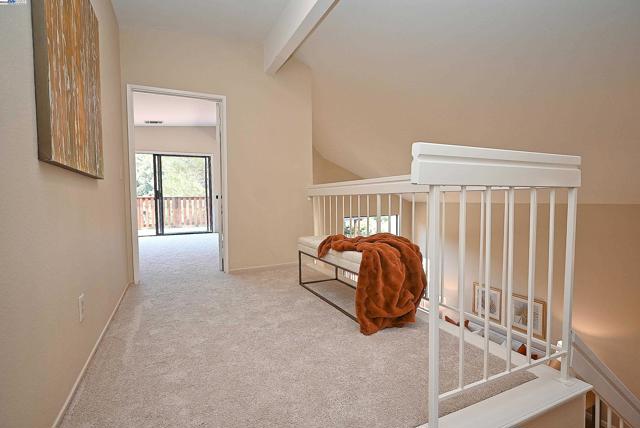 28111 Ziele Creek Dr, Hayward CA: https://media.crmls.org/mediaz/dafff0e2-b6c3-4ea7-86d9-e7fd341a0686.jpg