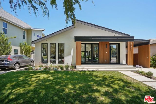 4254 Motor Avenue, Culver City CA: https://media.crmls.org/mediaz/db004db7-9d4f-4c00-a629-935473898aca.jpg