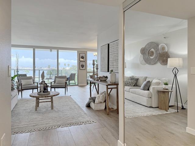 Detail Gallery Image 2 of 29 For 1820 Avenida Del Mundo #306,  Coronado,  CA 92118 - 1 Beds | 1/1 Baths