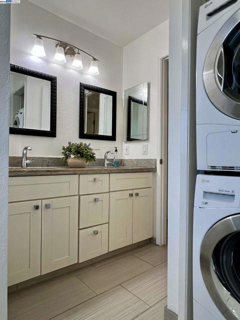 3287 Shadow Park Pl, San Jose CA: https://media.crmls.org/mediaz/db00b1b5-15d2-4a4c-8ac9-9f3489ce98d1.jpg