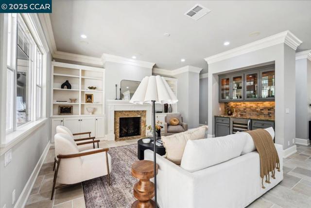 1291 Clover Ln, Walnut Creek CA: https://media.crmls.org/mediaz/db0112c1-5f60-441f-8dff-764159514131.jpg