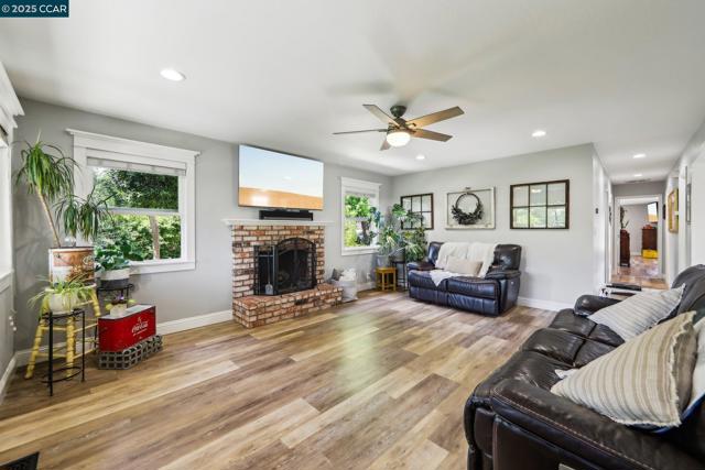 91 Lozoya Way, Oakley CA: https://media.crmls.org/mediaz/db01746a-e00c-47f5-b801-00b04d783b95.jpg