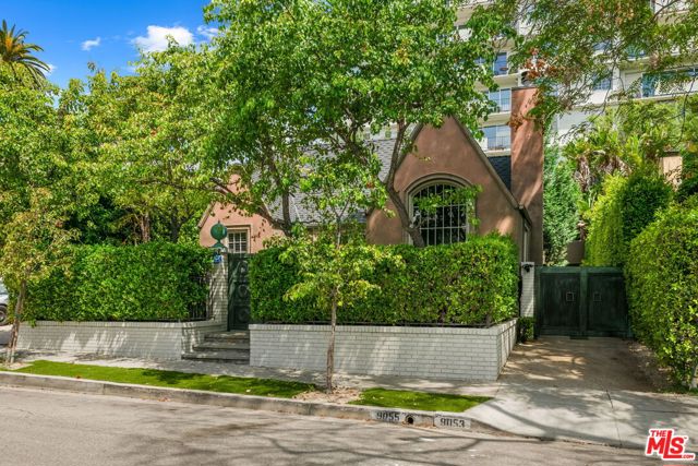 9053 Elevado Street, West Hollywood CA: https://media.crmls.org/mediaz/db0177c1-37de-42c0-8045-04971518f8bb.jpg