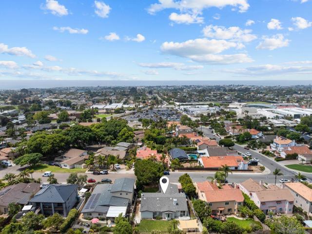 3560 Donna Dr, Carlsbad CA: https://media.crmls.org/mediaz/db020cd8-d23c-4dd0-bdbb-9cf3ac0425e2.jpg