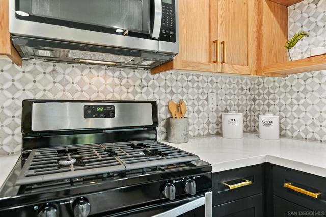 1160 Erica St, Escondido CA: https://media.crmls.org/mediaz/db023e5d-8ef2-4543-81a0-da18a2686a4d.jpg