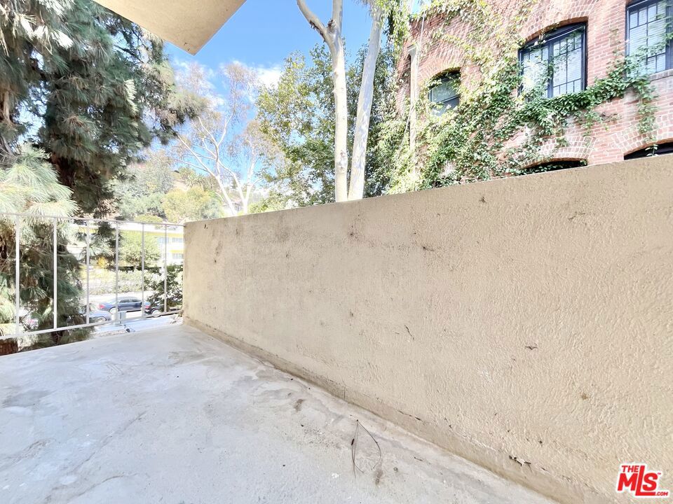 https://media.crmls.org/mediaz/db03ac4c-f414-43d9-b382-43eae241663b.jpg?preset=X-Large