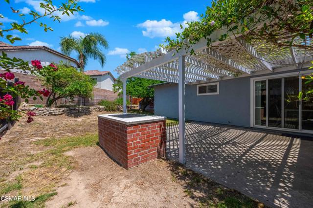 4894 Muirwood Court, Simi Valley CA: https://media.crmls.org/mediaz/db0451ce-da03-469a-89d7-a94d54c33c7c.jpg