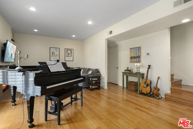 1655 Greenfield Avenue, Los Angeles CA: https://media.crmls.org/mediaz/db052dba-a922-4995-a709-7d7669133fc2.jpg