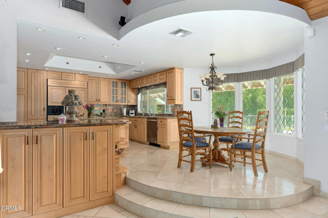 11616 E Las Posas Road, Camarillo CA: https://media.crmls.org/mediaz/db054235-5bd1-4e6e-b6d2-b60398225e51.jpg
