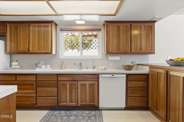 4907 Island View Street, Oxnard CA: https://media.crmls.org/mediaz/db056219-0801-4373-ba88-e92b8bc76690.jpg