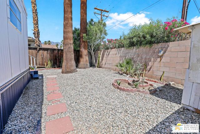 80 Dunes Circle, Cathedral City CA: https://media.crmls.org/mediaz/db0577ec-9056-4fd4-b637-82a46b833e1a.jpg