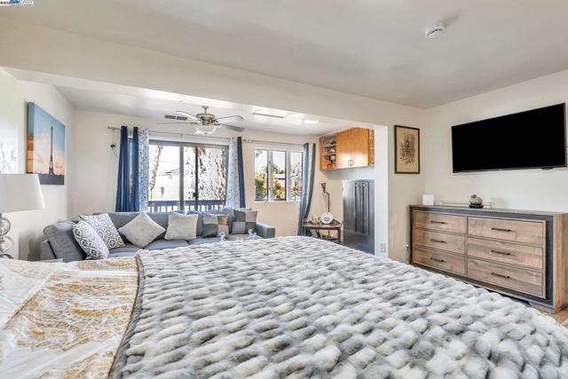 71 Taylor Pl, Bethel Island CA: https://media.crmls.org/mediaz/db059c1a-14e8-4e24-895b-76defdc5a606.jpg