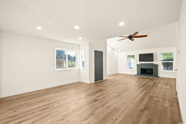 Detail Gallery Image 7 of 39 For 1347 Dorsey Way, Vista,  CA 92083 - 3 Beds | 2 Baths