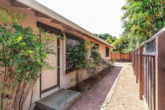 60 View Street, Los Altos CA: https://media.crmls.org/mediaz/db06a8f7-c48c-4140-a776-9fe2cf3cd952.jpg