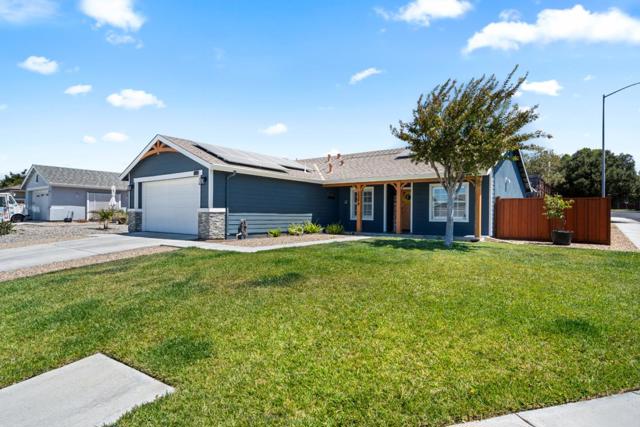 2399 Paradise Drive, Hollister CA: https://media.crmls.org/mediaz/db06d287-ac06-4f6d-b0f1-4ee4d64edaf4.jpg