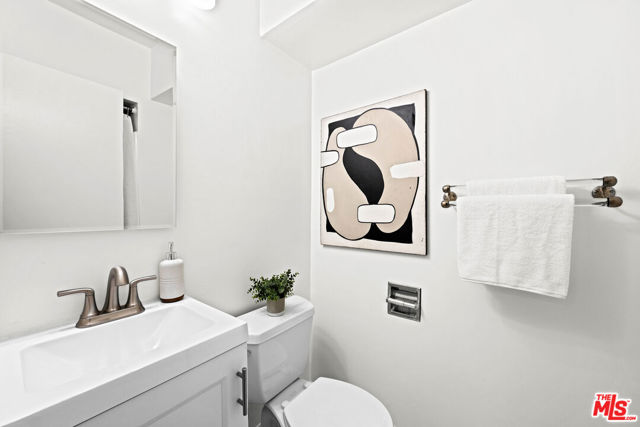 11670 W Sunset Boulevard, Los Angeles CA: https://media.crmls.org/mediaz/db0782c3-3231-46f6-945f-28b3c64d3c35.jpg