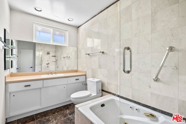 4509 Canoga Drive, Woodland Hills CA: https://media.crmls.org/mediaz/db07b1b8-a10a-467d-873a-2ffcbfea1e8f.jpg