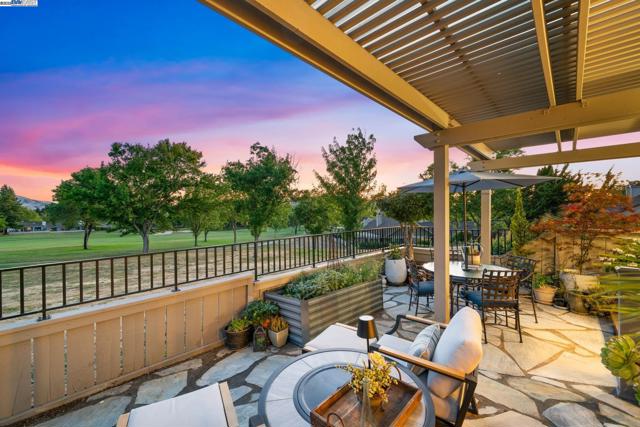 711 Glen Eagle Ct, Danville CA: https://media.crmls.org/mediaz/db07b226-261e-4612-9a4a-42e562e4de10.jpg