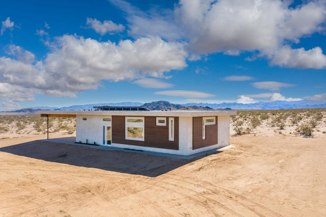 62751 Winters Road, Joshua Tree CA: https://media.crmls.org/mediaz/db080814-8954-48bf-87a8-f3046e0244e8.jpg