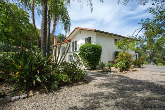 28628 Mountain Meadow Rd, Escondido CA: https://media.crmls.org/mediaz/db09d74b-e254-4717-b111-541f62d2807a.jpg